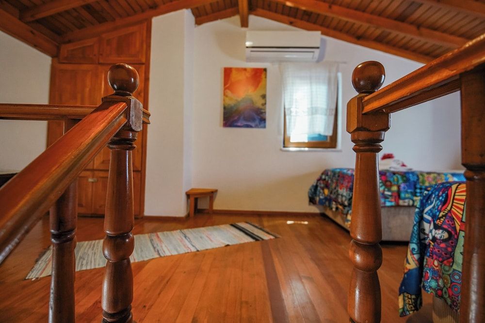 MADAM AFRODİT KONUKEVİ Standard Quadruple Room, Courtyard View 5