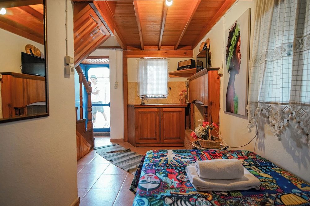 MADAM AFRODİT KONUKEVİ Standard Quadruple Room, Courtyard View 13