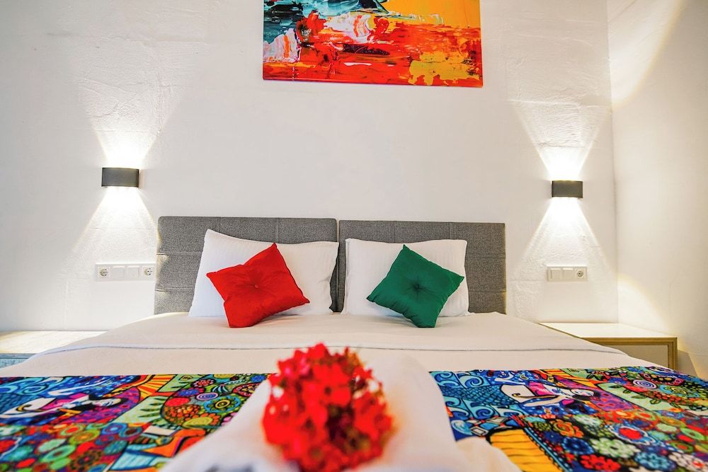 MADAM AFRODİT KONUKEVİ Standard Triple Room, Courtyard View 11