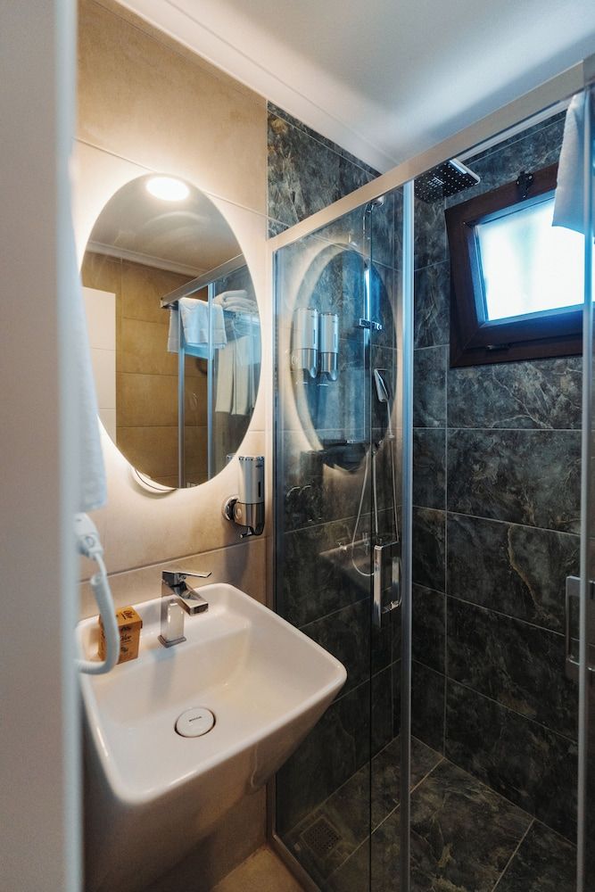 Rodones 1924 Luxury Triple Room, City View 6