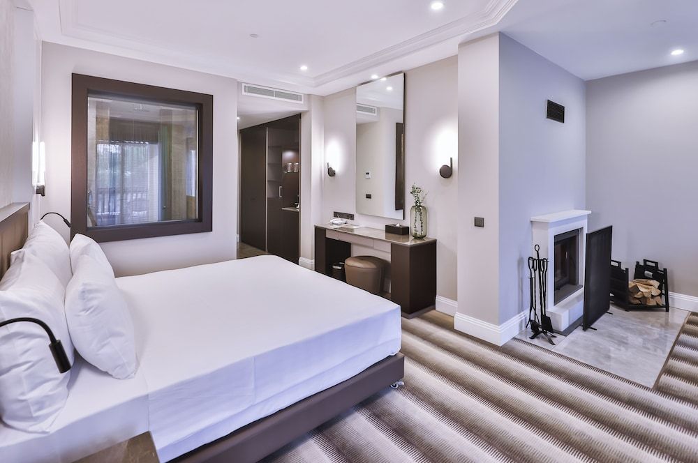 NARVEN WELLNESS & THERMAL HOTEL Deluxe Double Room, 1 Bedroom, Fireplace, Mountain View 5