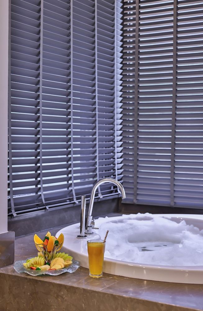 NARVEN WELLNESS & THERMAL HOTEL Deluxe Double Room, 1 King Bed, Hot Tub 6