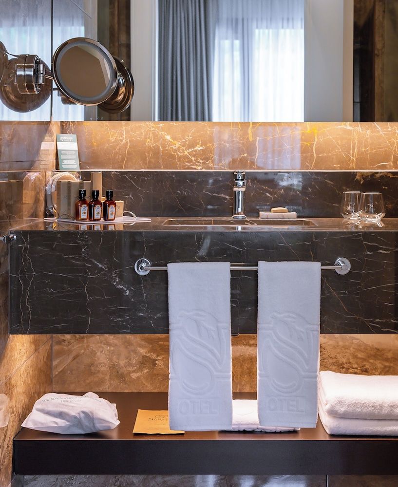 NARVEN WELLNESS & THERMAL HOTEL Deluxe Suite, 1 King Bed with Sofa bed, Pool View 11