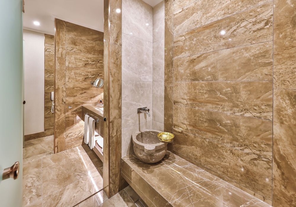 NARVEN WELLNESS & THERMAL HOTEL Deluxe Suite, 1 King Bed with Sofa bed, Pool View 6