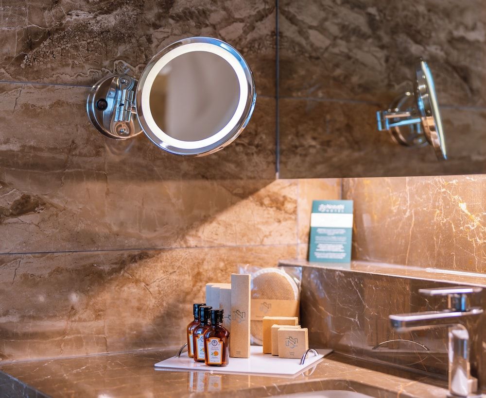 NARVEN WELLNESS & THERMAL HOTEL Deluxe Suite, 1 King Bed with Sofa bed, Pool View 9