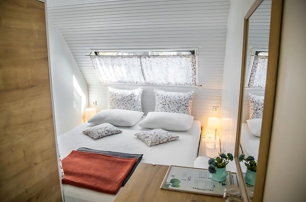 Grand Mobile Home, Garden View