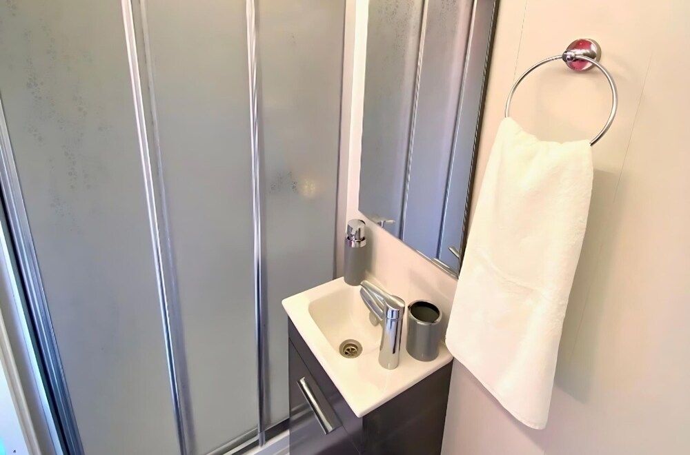 Mona Glamping Caravan Suites Romantic Mobile Home, Garden View 23