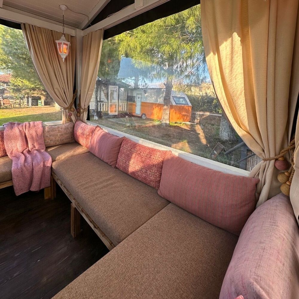 Mona Glamping Caravan Suites Romantic Mobile Home, Garden View 17