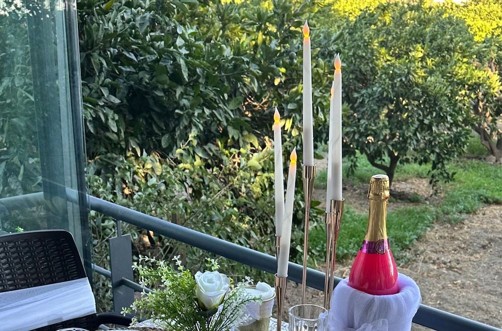 Mona Glamping Caravan Suites Comfort House, Garden View 11