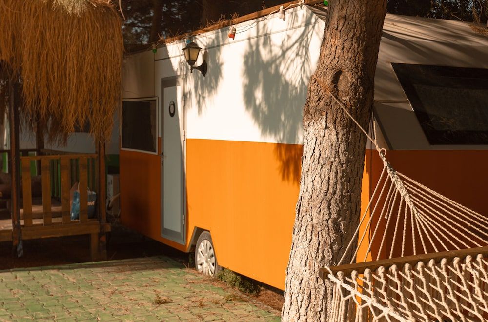 Mona Glamping Caravan Suites