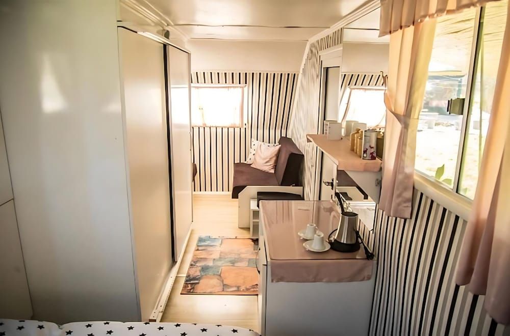Mona Glamping Caravan Suites Standard Mobile Home, Garden View 5