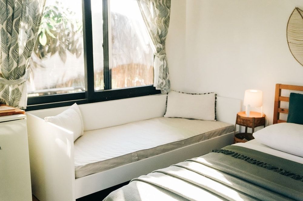 Mona Glamping Caravan Suites Comfort House, Garden View 9