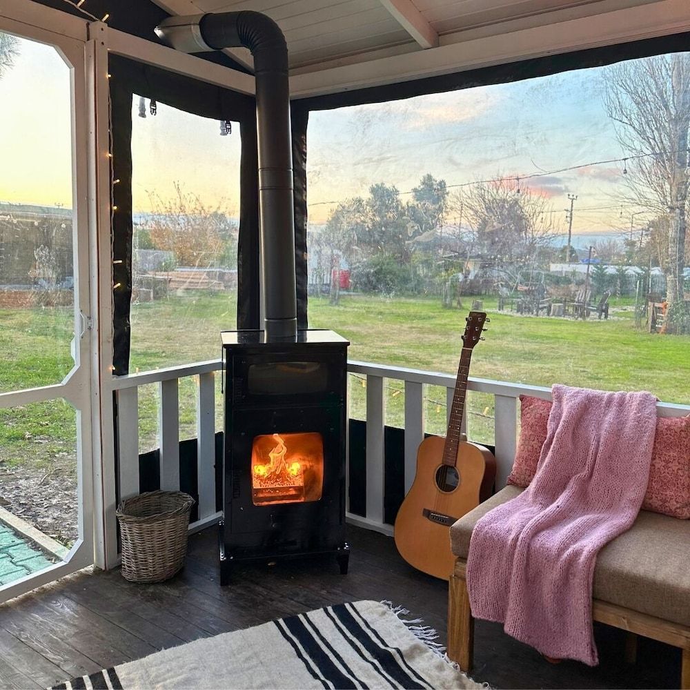 Mona Glamping Caravan Suites Romantic Mobile Home, Garden View 8