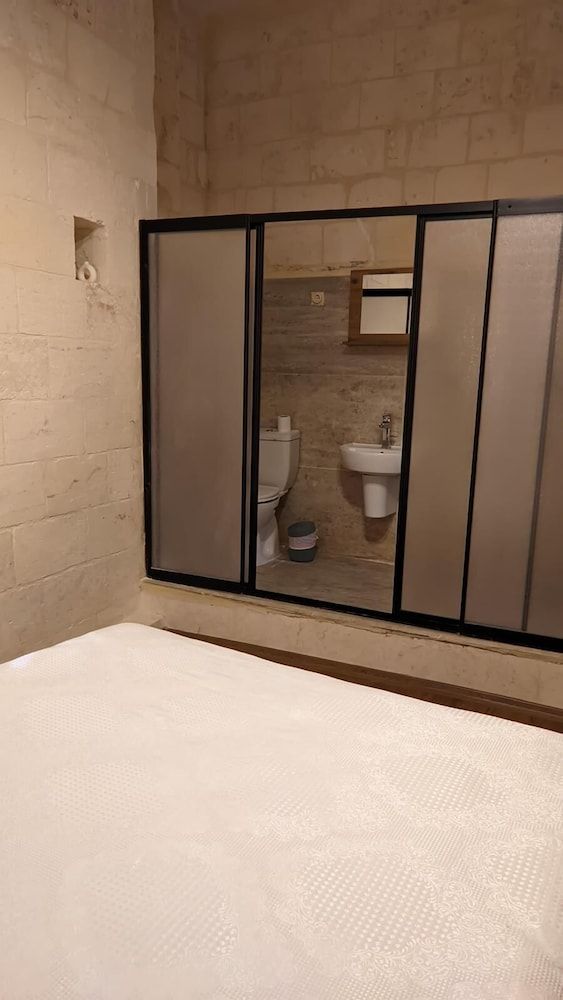Room, 1 Queen Bed, Private Bathroom