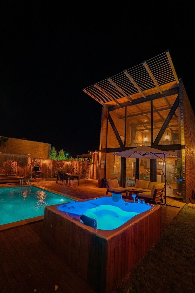 Luxury Villa, 2 Bedrooms, Lake View