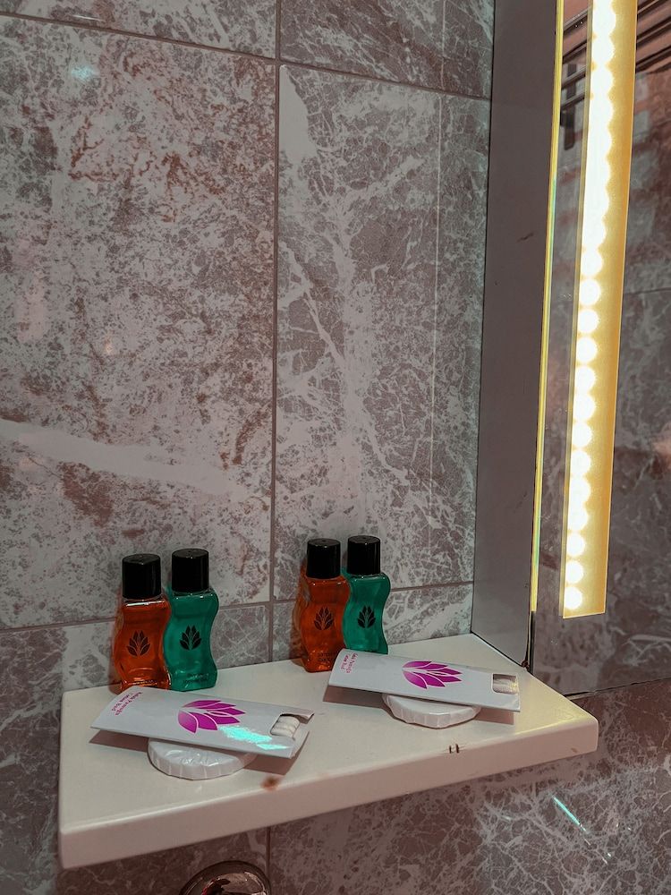 The Riada Hotel Standard Twin Room, 2 Twin Beds 4