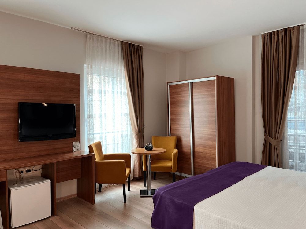 The Riada Hotel Standard Triple Room 2