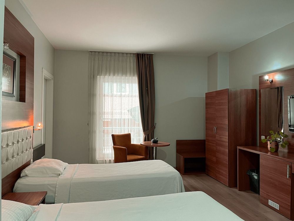 The Riada Hotel Standard Twin Room, 2 Twin Beds 3