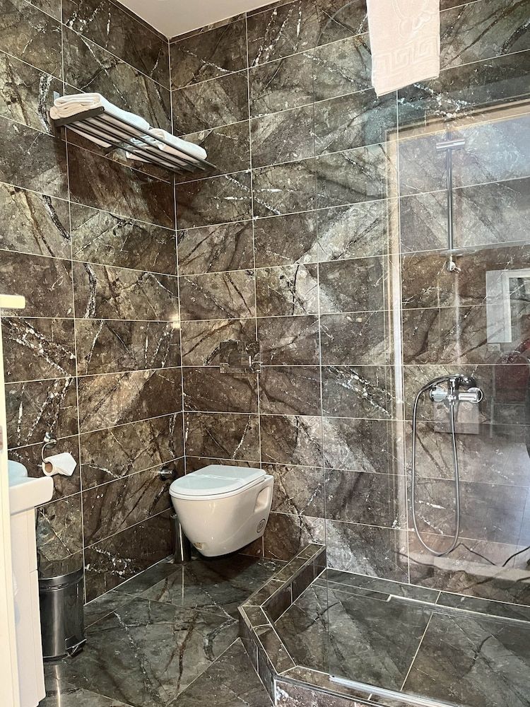 The Riada Hotel Standard Triple Room 5