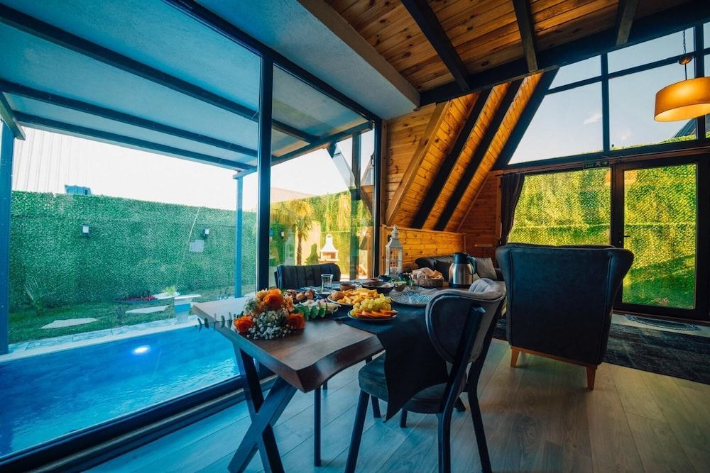 Deluxe Bungalow, Pool View