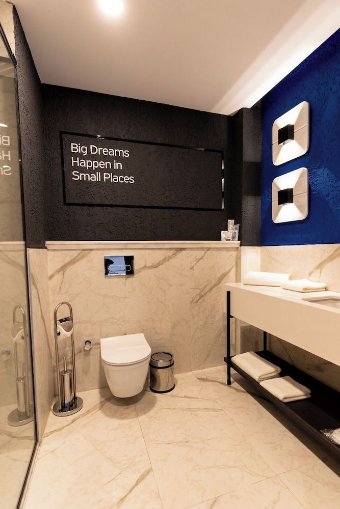 HOTEL BONVIE Luxury Double or Twin Room, Balcony, City View 7