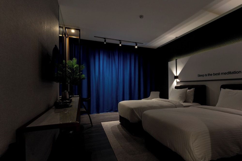 HOTEL BONVIE Deluxe Double or Twin Room, Balcony, City View 3