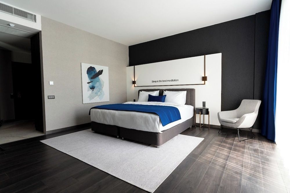 HOTEL BONVIE Luxury Double or Twin Room, Balcony, City View 3