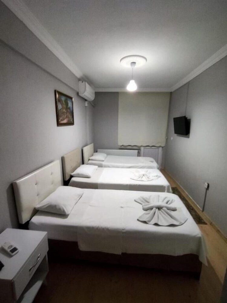 MHT Otel Standard Triple Room, City View