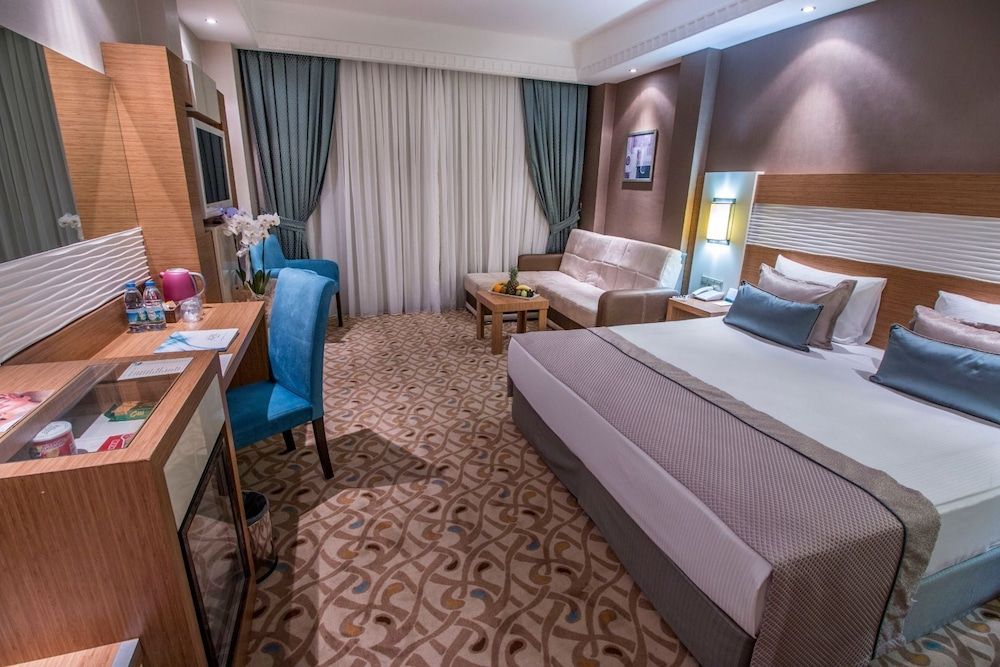 Deluxe Room, Pool View
