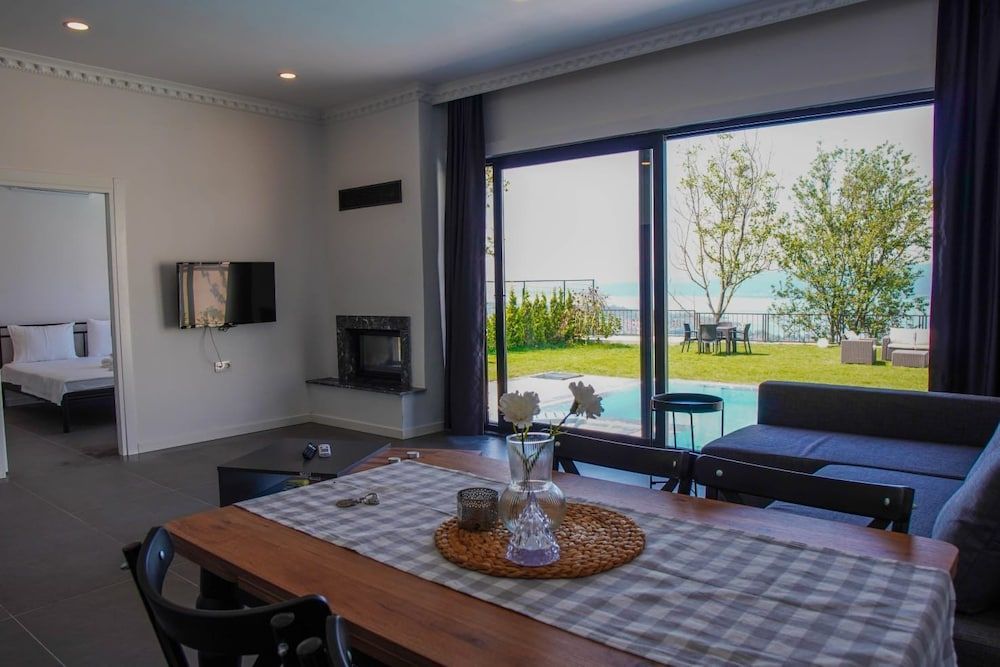 Deluxe Villa, 1 Double Bed with Sofa bed, Private Pool, Lake View