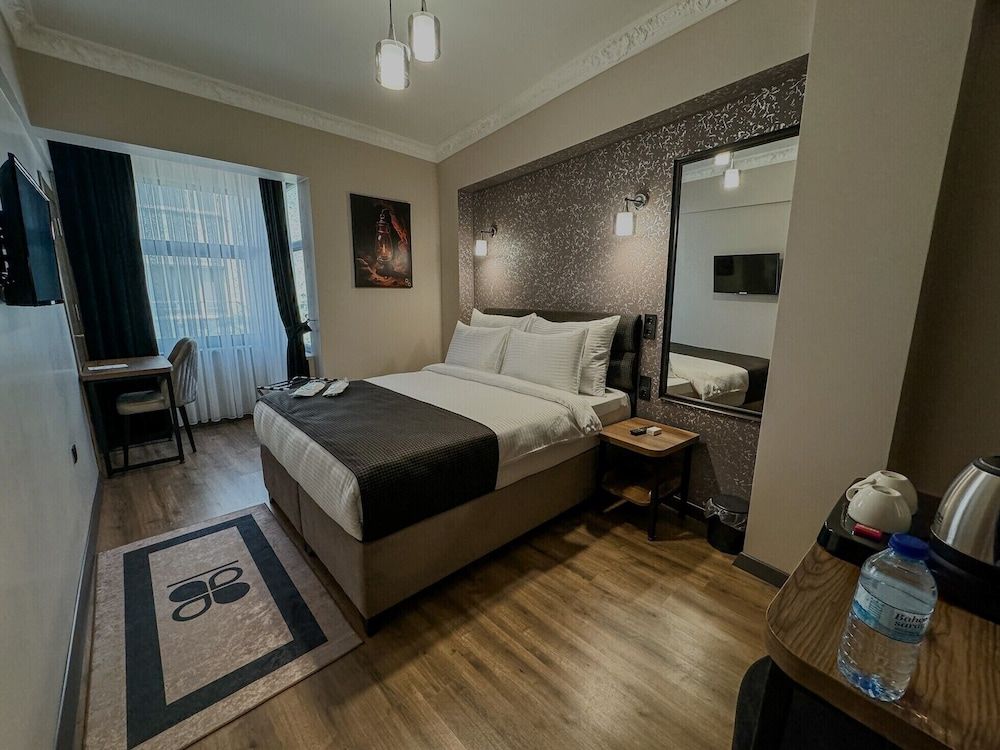 Grand Clover Hotel Family Triple Room 2