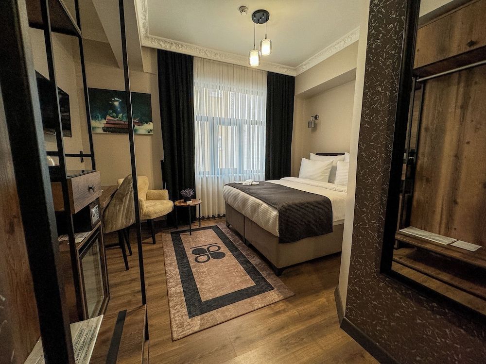 Grand Clover Hotel Comfort Double Room, 1 Queen Bed 2