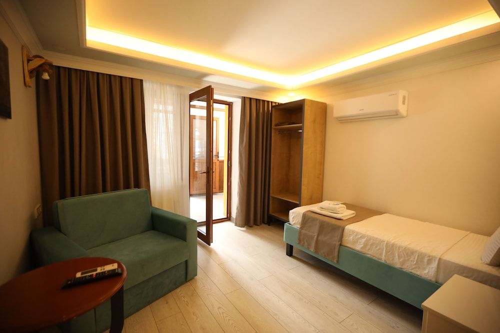 Emek Pansiyon Classic Room, 2 Bedrooms, Non Smoking, Garden View 2