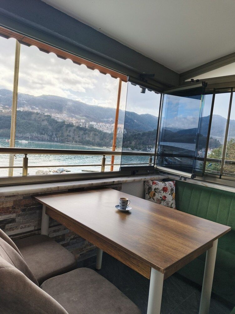 Emek Pansiyon Deluxe Quadruple Room, 2 Bedrooms, Sea View 5