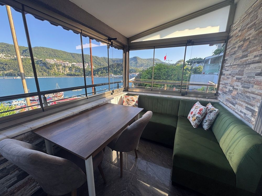 Emek Pansiyon Deluxe Quadruple Room, 2 Bedrooms, Sea View 7