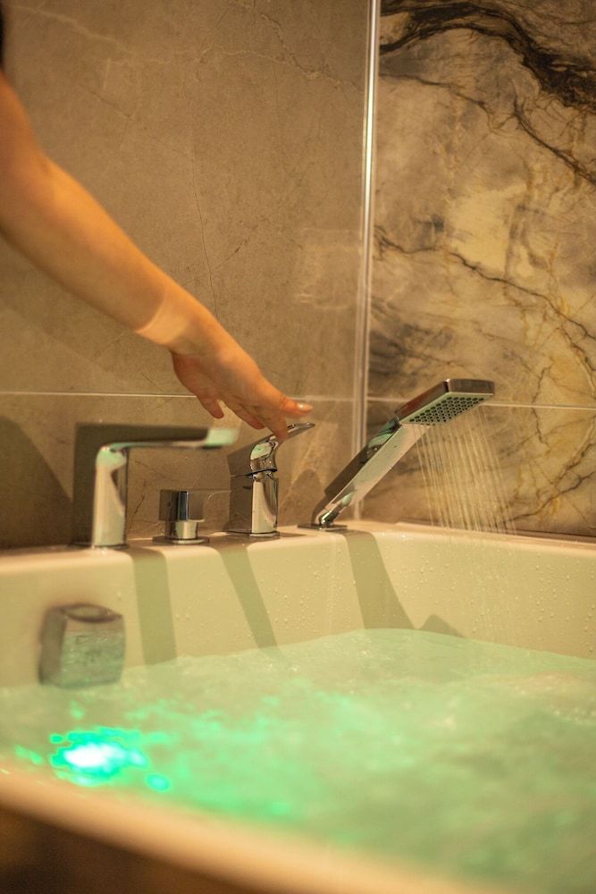 Sur Royals Hotel's Premium Suite 6