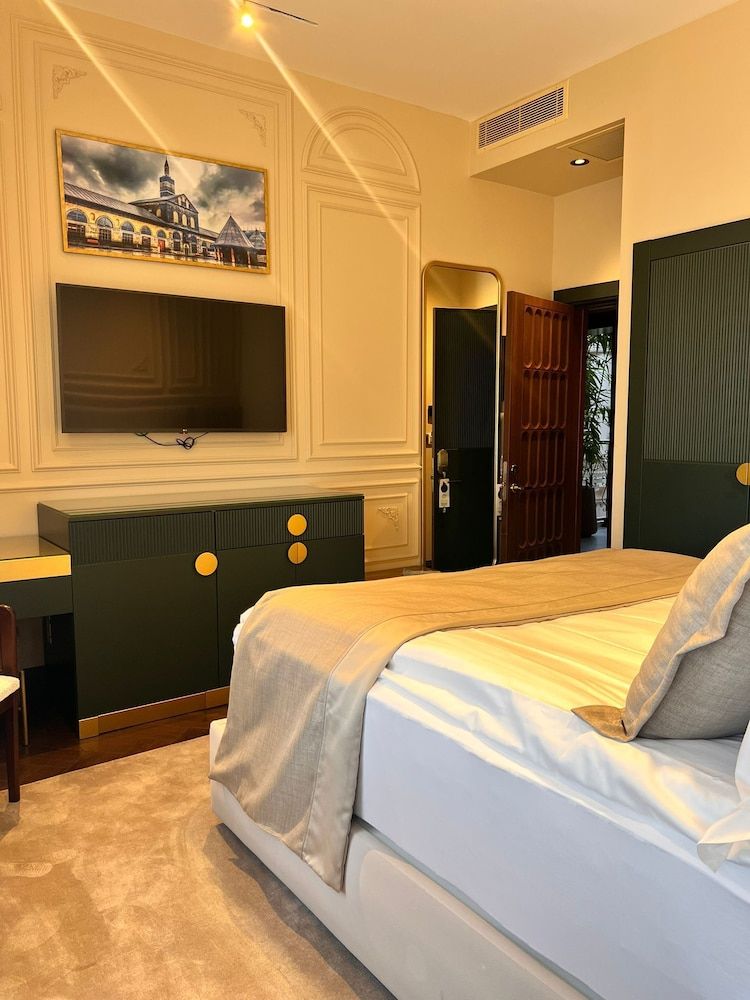 Sur Royals Hotel's Premium Suite 2