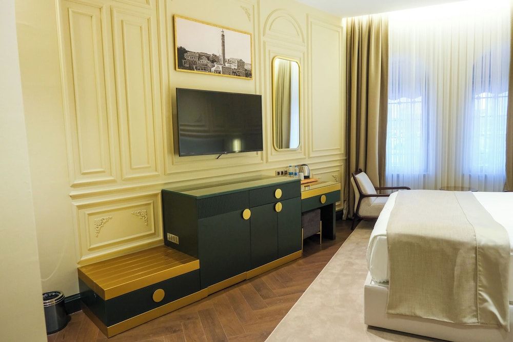 Sur Royals Hotel's Deluxe Room 3