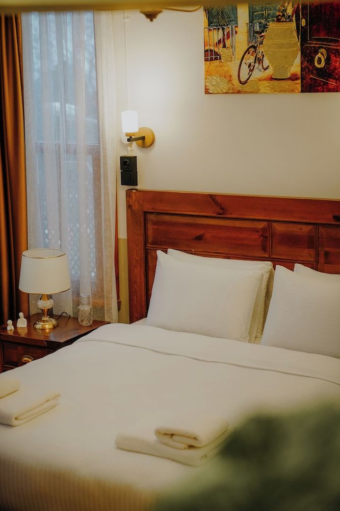 Leila Mansion Hotel Deluxe Triple Room, City View 6