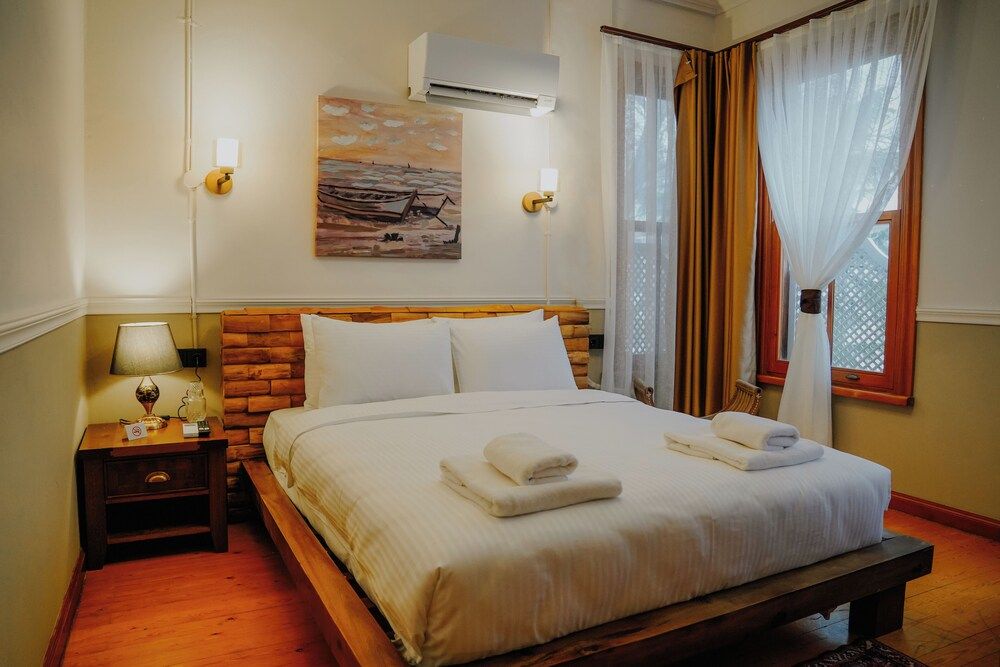 Leila Mansion Hotel Deluxe Double Room 12