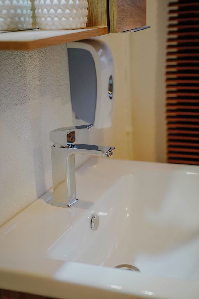 Leila Mansion Hotel Deluxe Triple Room, City View 10