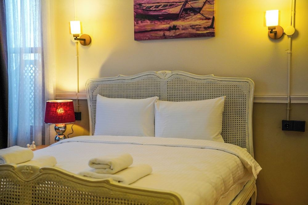 Leila Mansion Hotel Deluxe Double Room 6