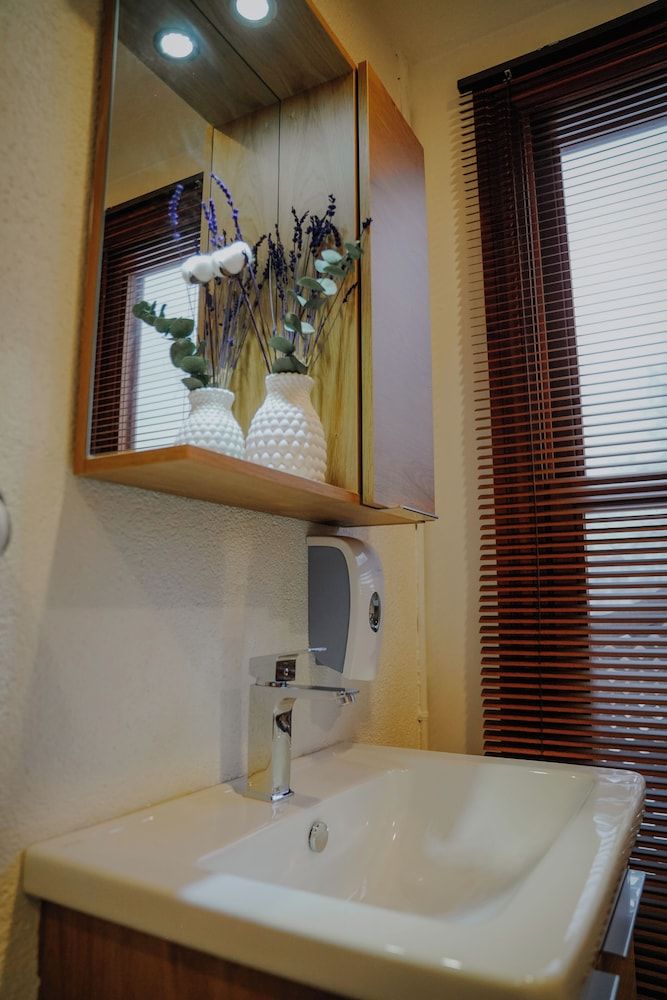 Leila Mansion Hotel Deluxe Triple Room, City View 9