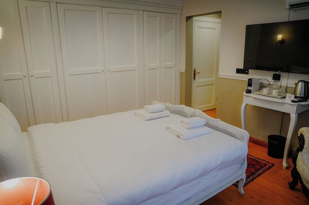 Leila Mansion Hotel Deluxe Double Room 4