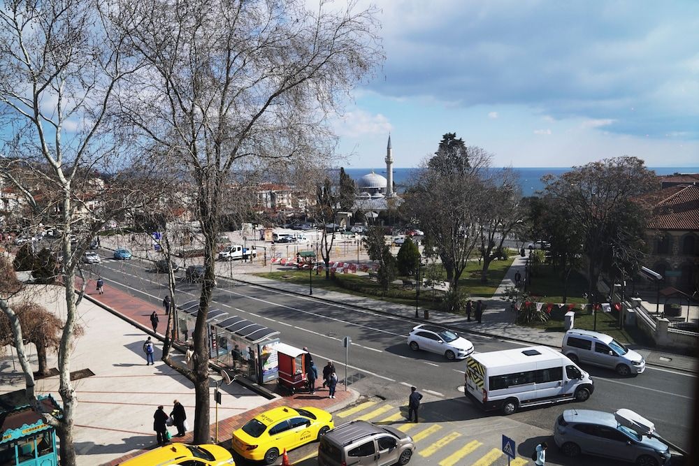 Leila Mansion Hotel Deluxe Triple Room, City View 7