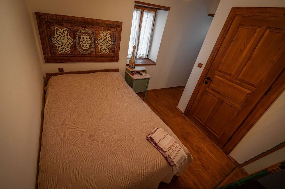 FLORA BİRGİ TAŞ KONAK