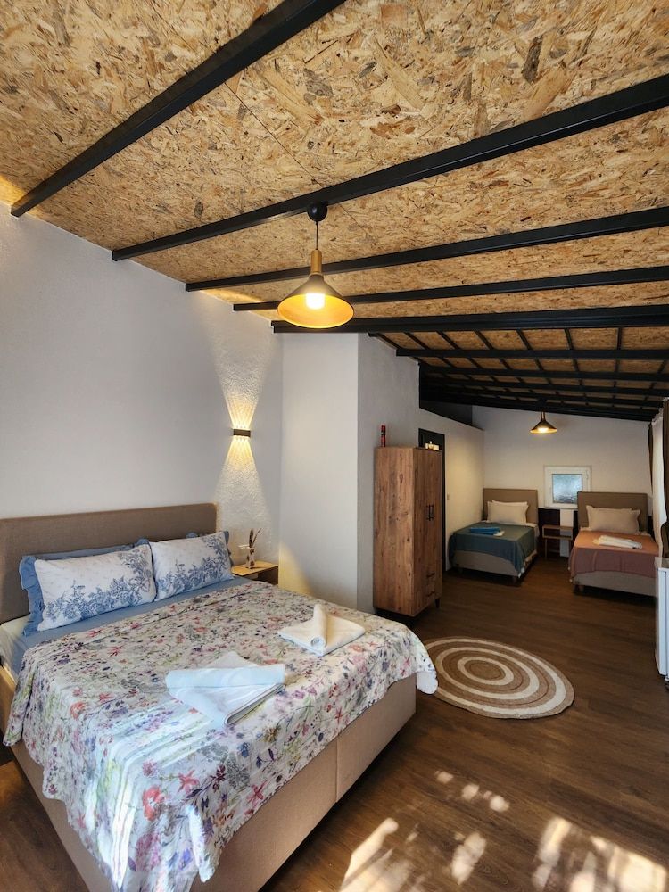 Erdem Ciftligi Ephesus Arena Quadruple Room, Garden View 2