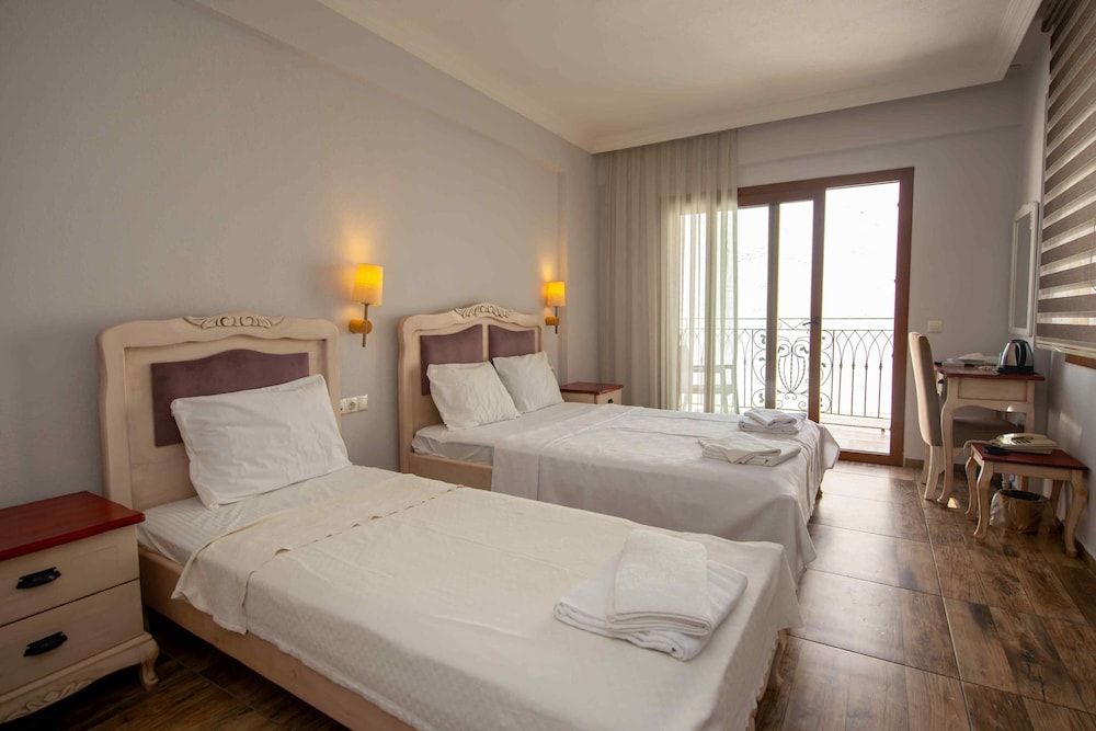 Standard Room, Balcony, Partial Sea View