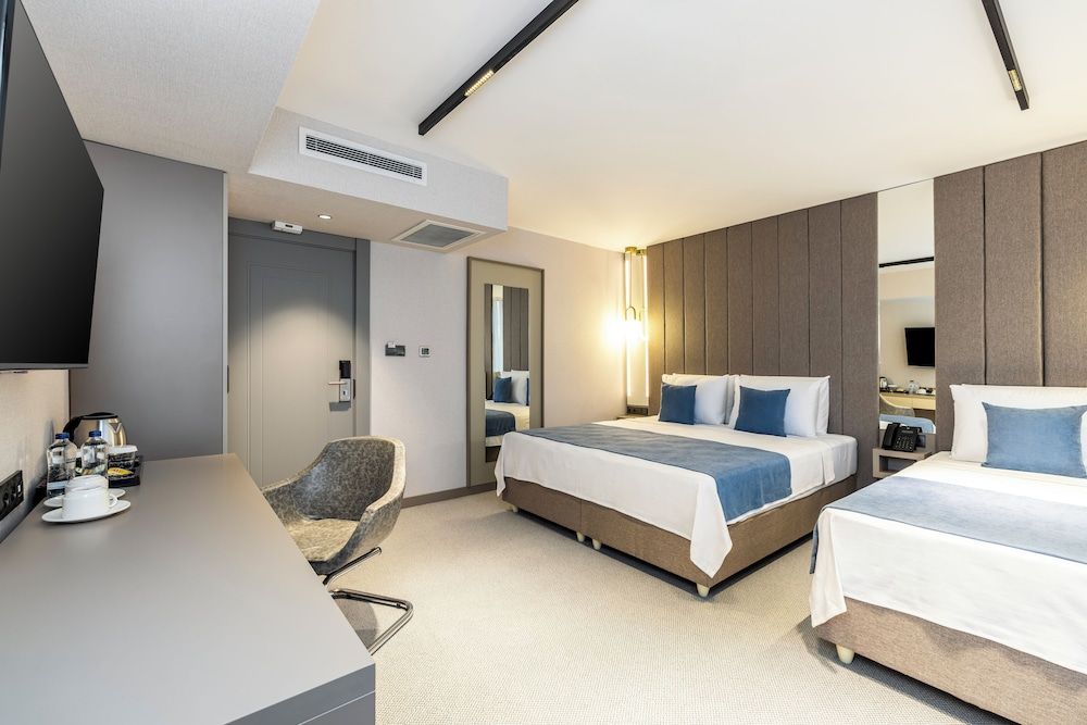 Rossi Luxury Hotel Triple Room, Mountain View 2