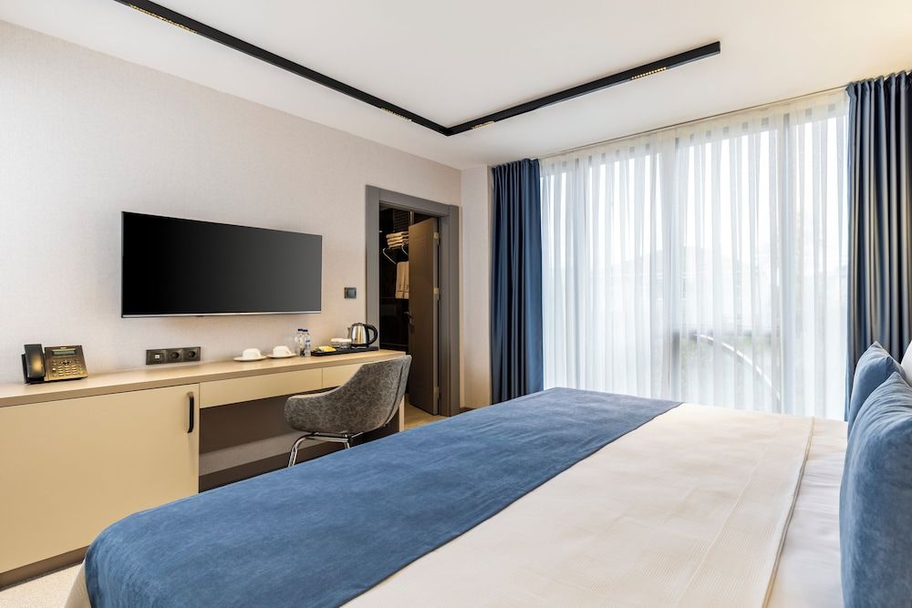 Rossi Luxury Hotel Standard Double or Twin Room, Mountain View 3